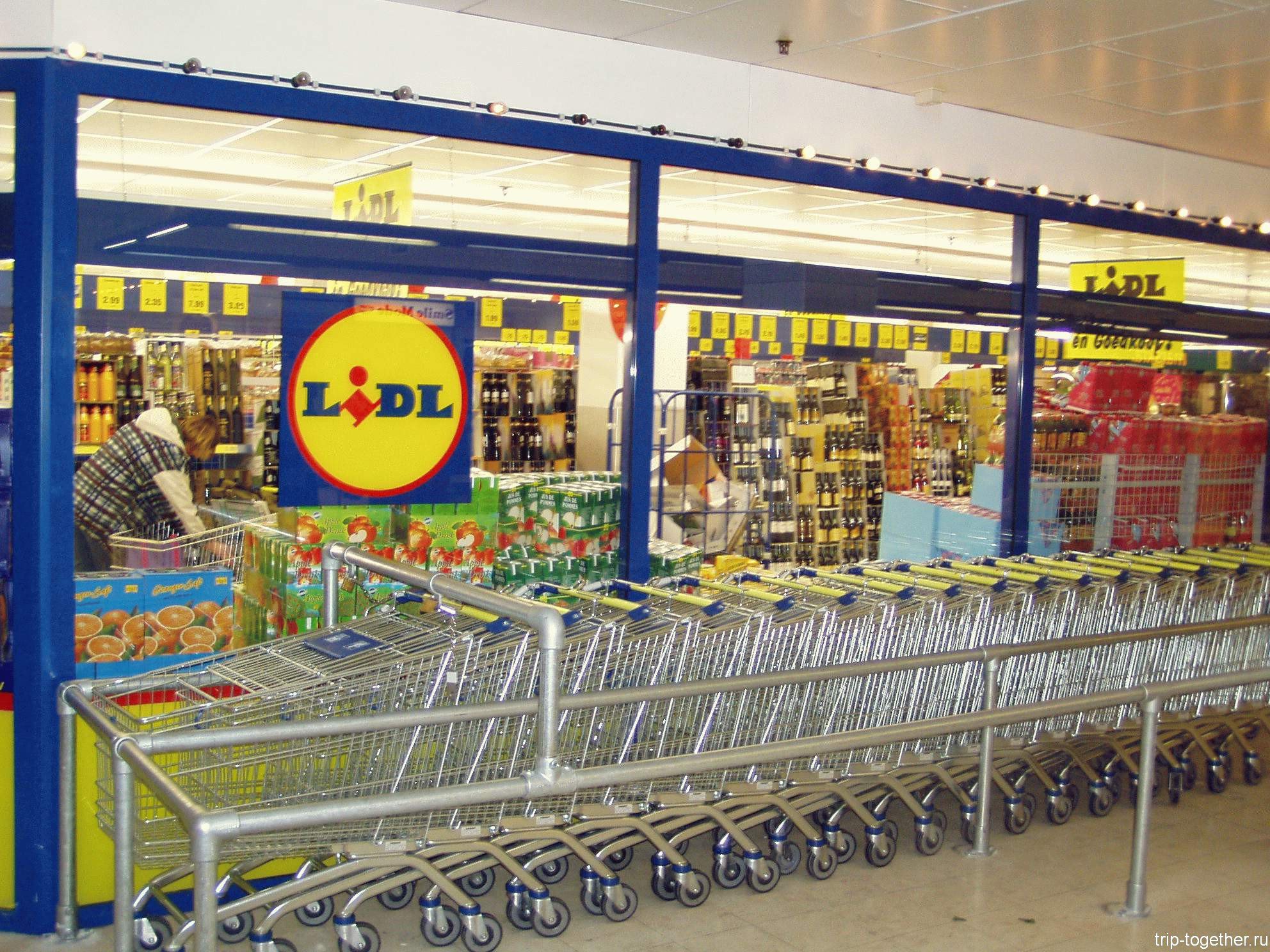 Lidl abre dezenas de vagas em todos os setores.